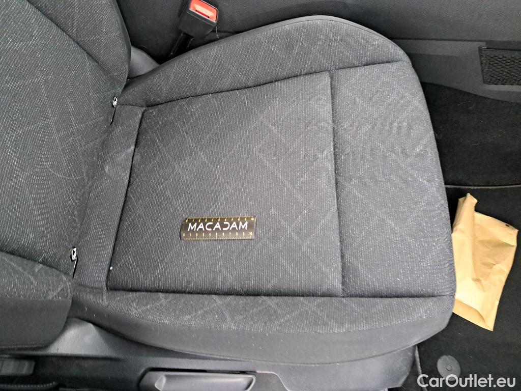  Volkswagen  Golf  VOLKSWAGEN / 2020 / 5P / Berline 2.0 TDI SCR 150 DSG7 Life Busi 1st #13