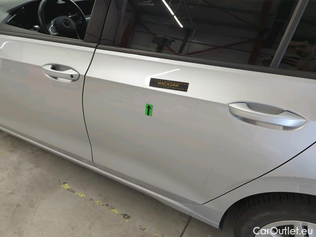  Volkswagen  Golf  Life 1.0 TSI #23