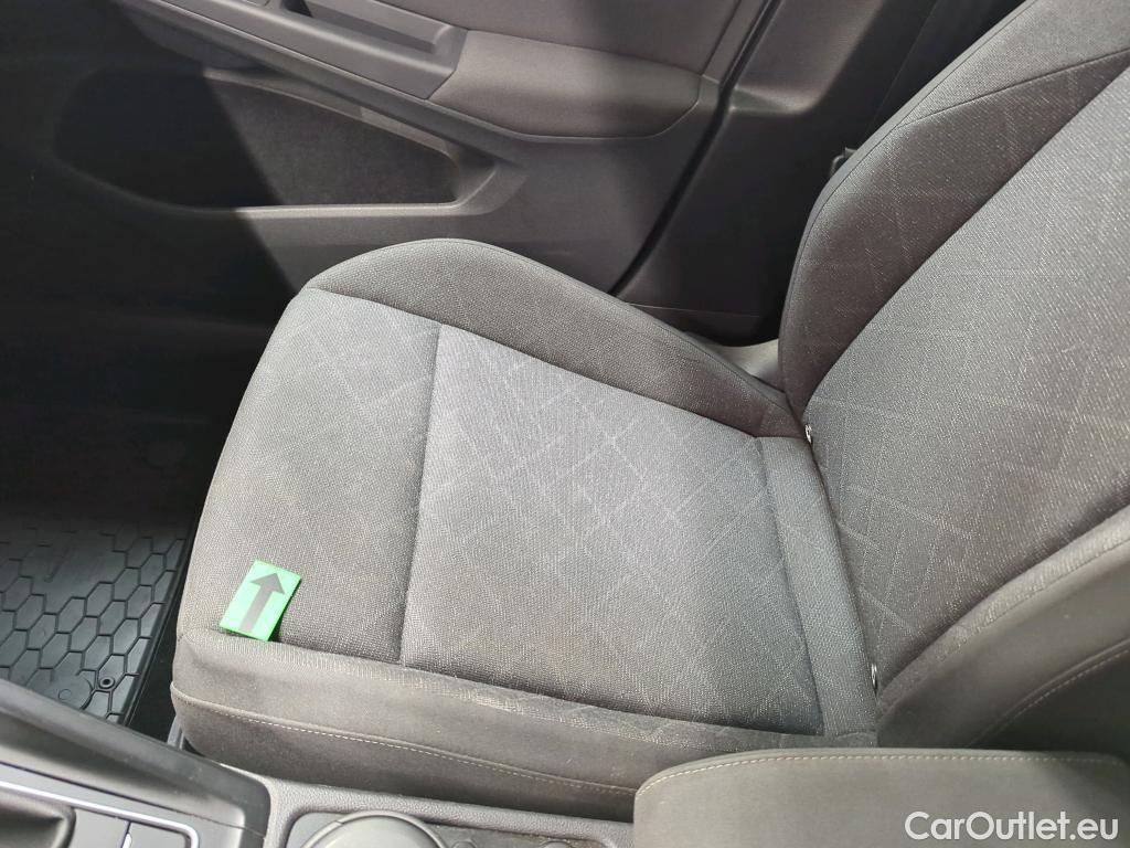  Volkswagen  Golf  Life 1.0 TSI #49