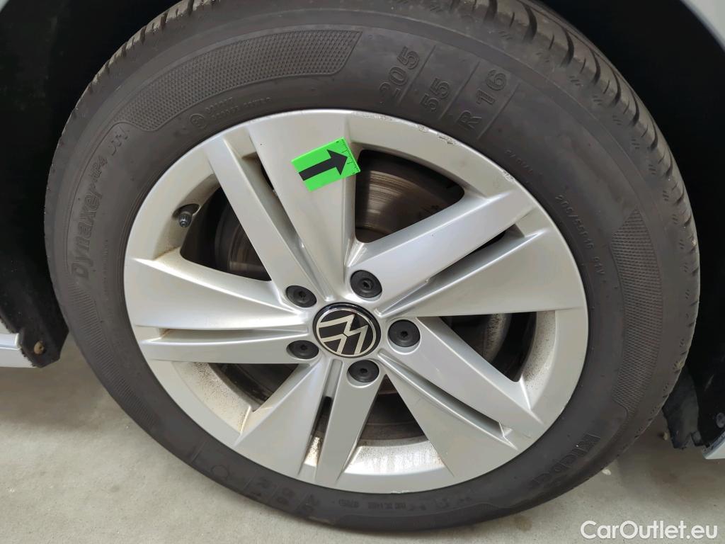  Volkswagen  Golf  Life 1.0 TSI #25