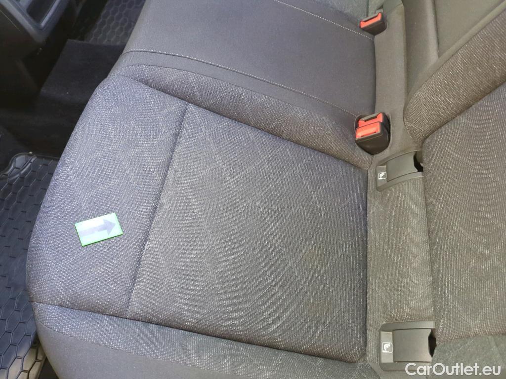  Volkswagen  Golf  Life 1.0 TSI #38