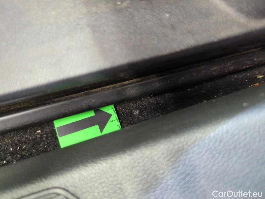  Volkswagen  Golf  Life 1.0 TSI #2