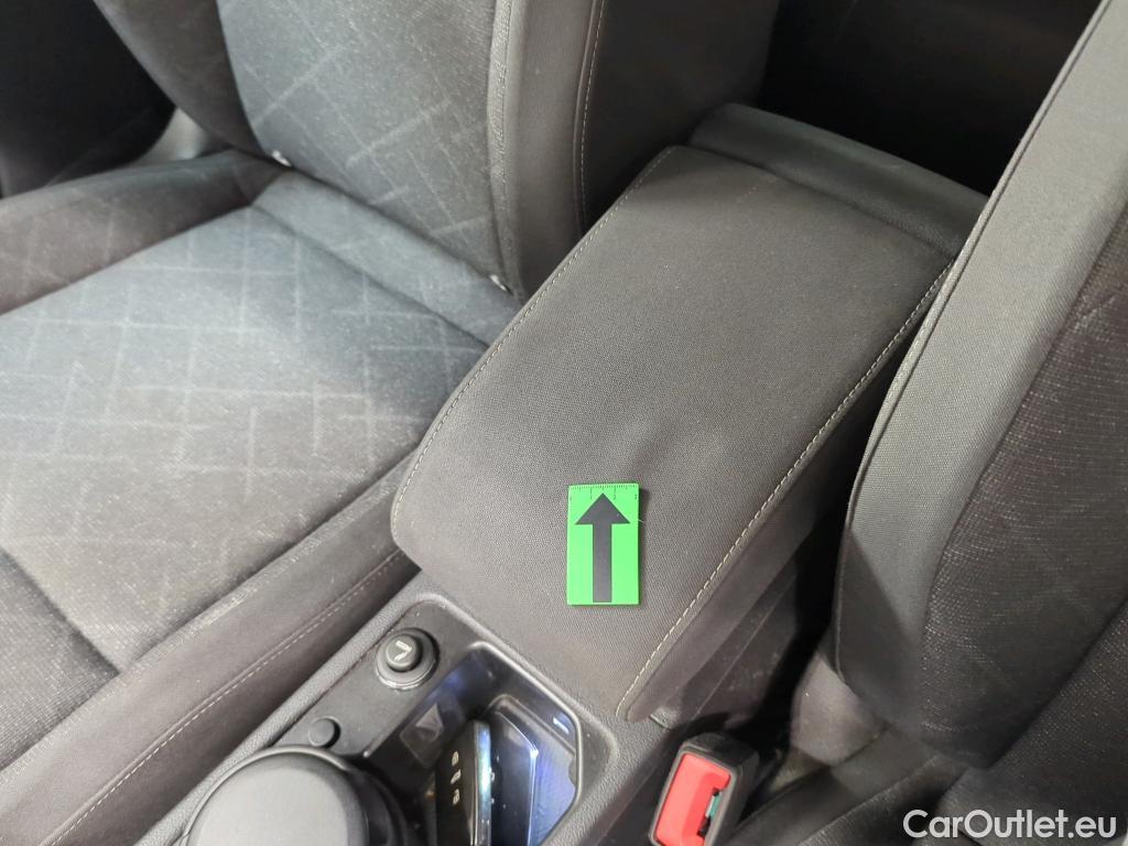  Volkswagen  Golf  Life 1.0 TSI #47