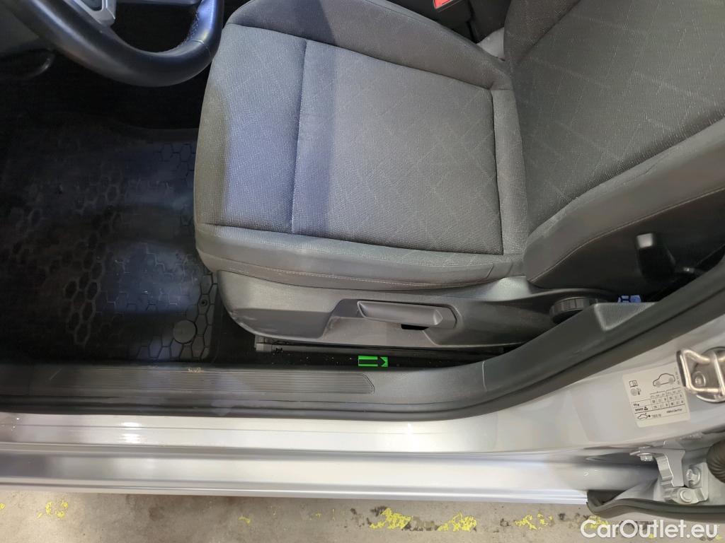  Volkswagen  Golf  Life 1.0 TSI #1