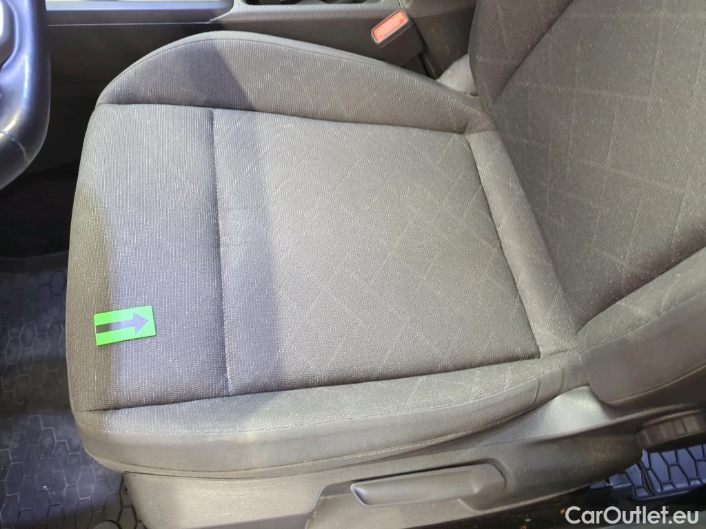 Volkswagen  Golf  Life 1.0 TSI #46