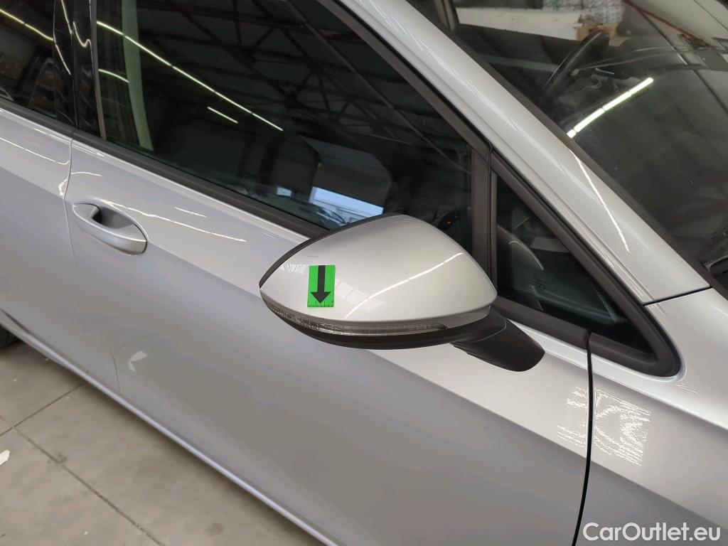  Volkswagen  Golf  Life 1.0 TSI #35