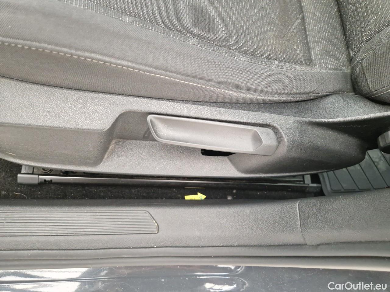  Volkswagen  Golf  2.0 TDI 116HP DSG Life Variant #28