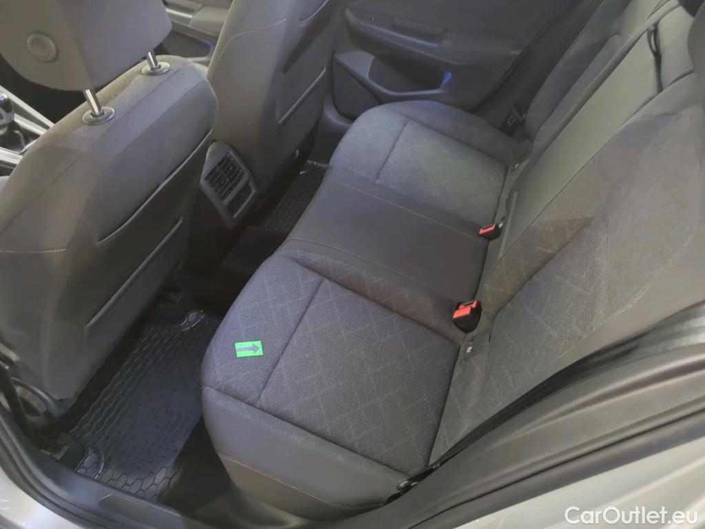  Volkswagen  Golf  Life 1.0 TSI #37