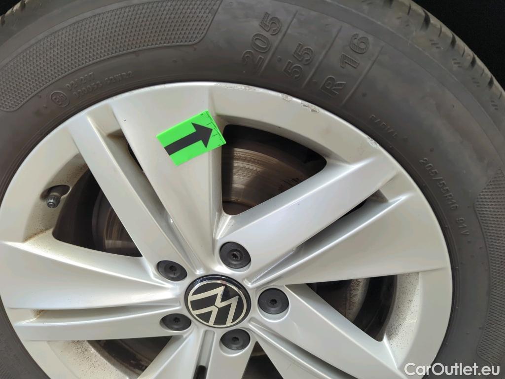  Volkswagen  Golf  Life 1.0 TSI #26