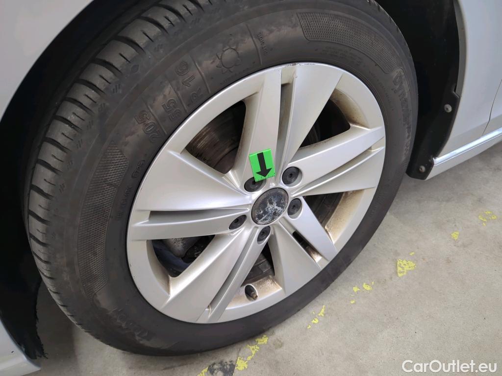  Volkswagen  Golf  Life 1.0 TSI #33