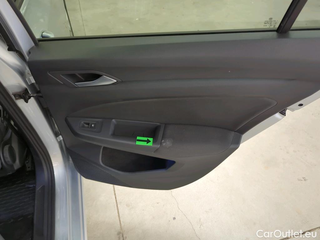  Volkswagen  Golf  Life 1.0 TSI #43