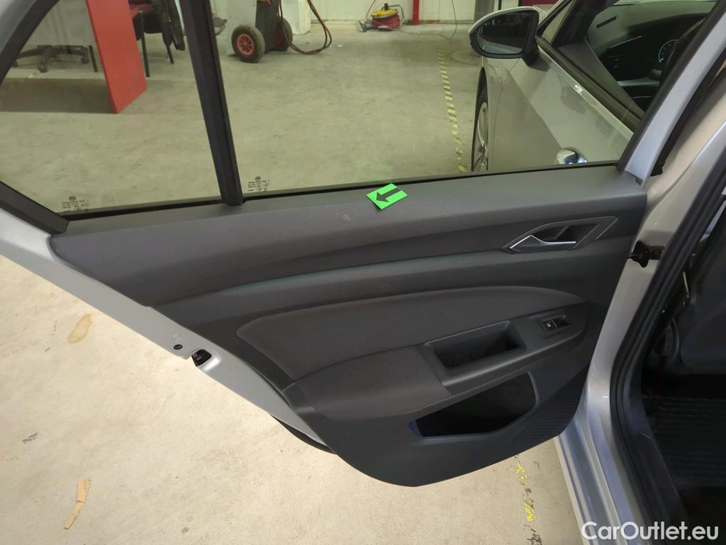  Volkswagen  Golf  Life 1.0 TSI #53
