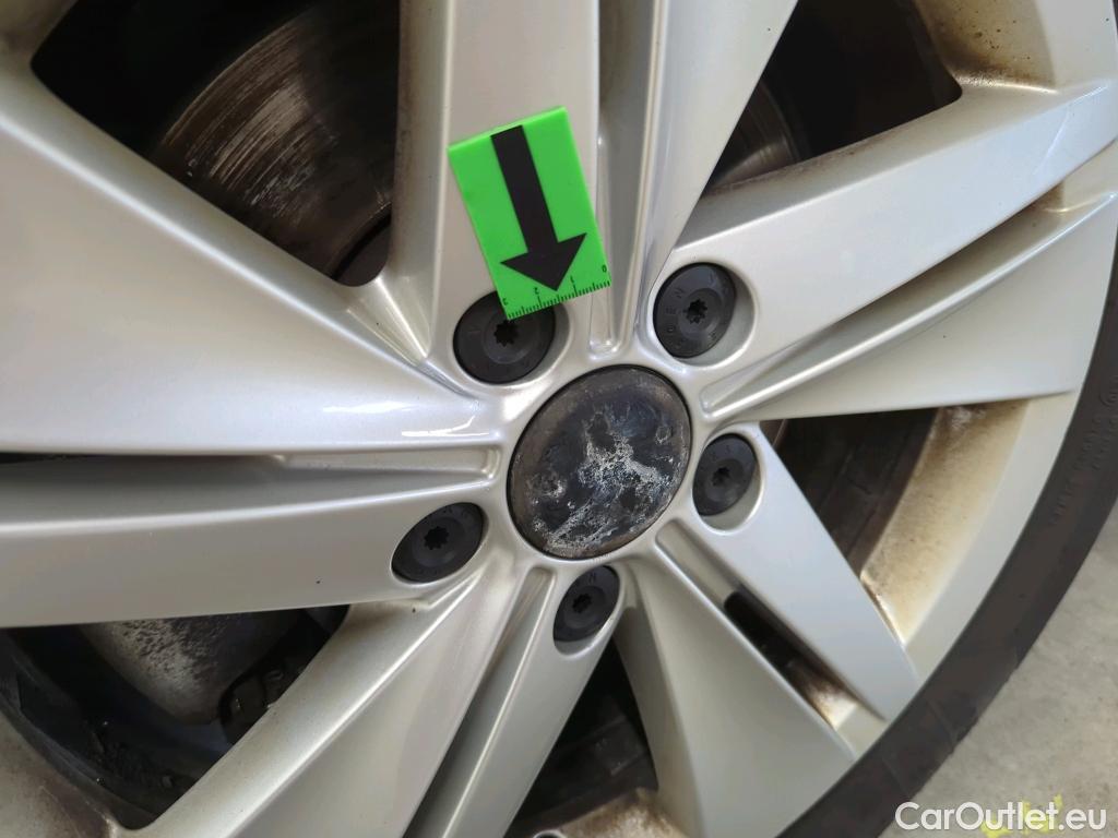  Volkswagen  Golf  Life 1.0 TSI #34