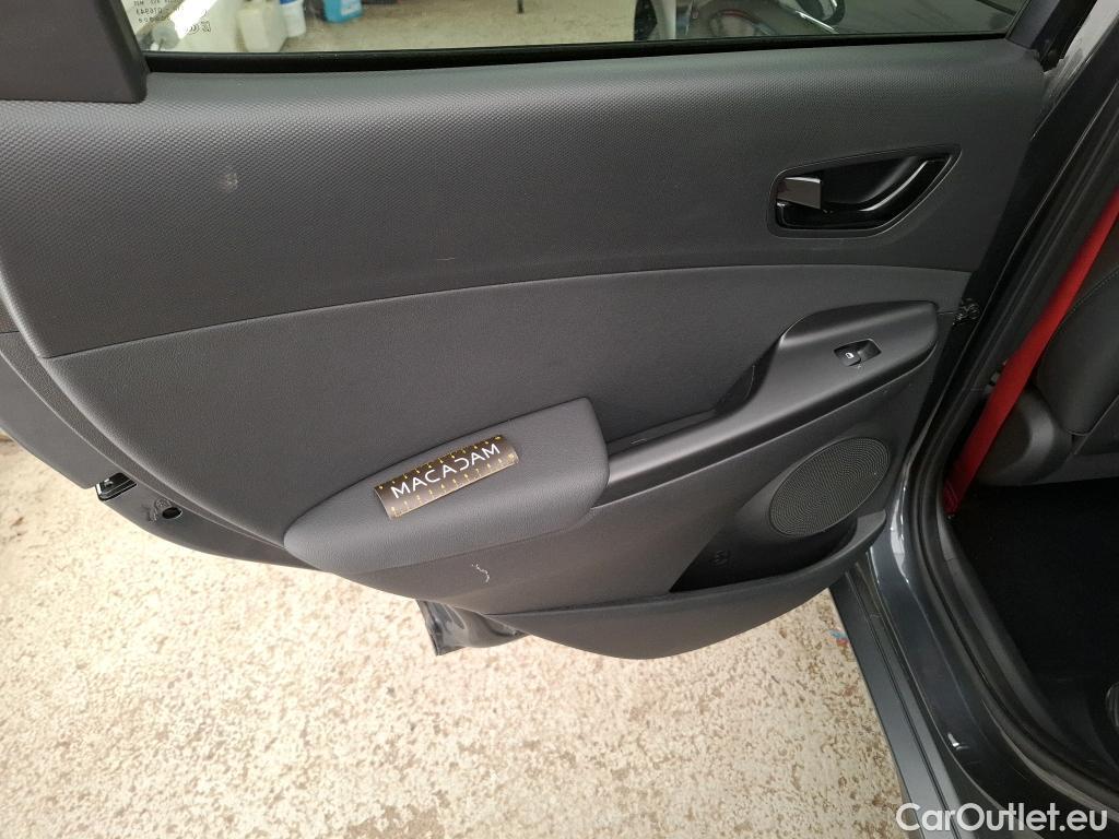  Hyundai  Konna HYUNDAI Kona / 2017 / 5P / SUV 1.6 GDi Hybrid DCT-6 Creative #7