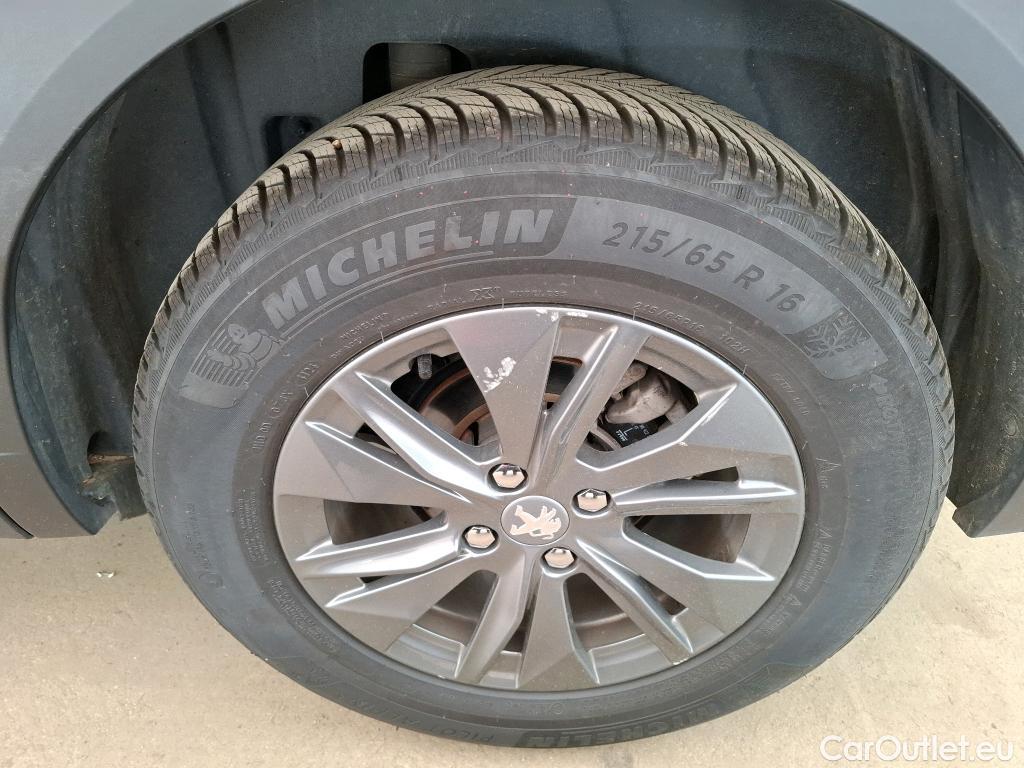  Peugeot  2008  Active Pack 1.2 PureTech 130CV BVA8 E6d #24