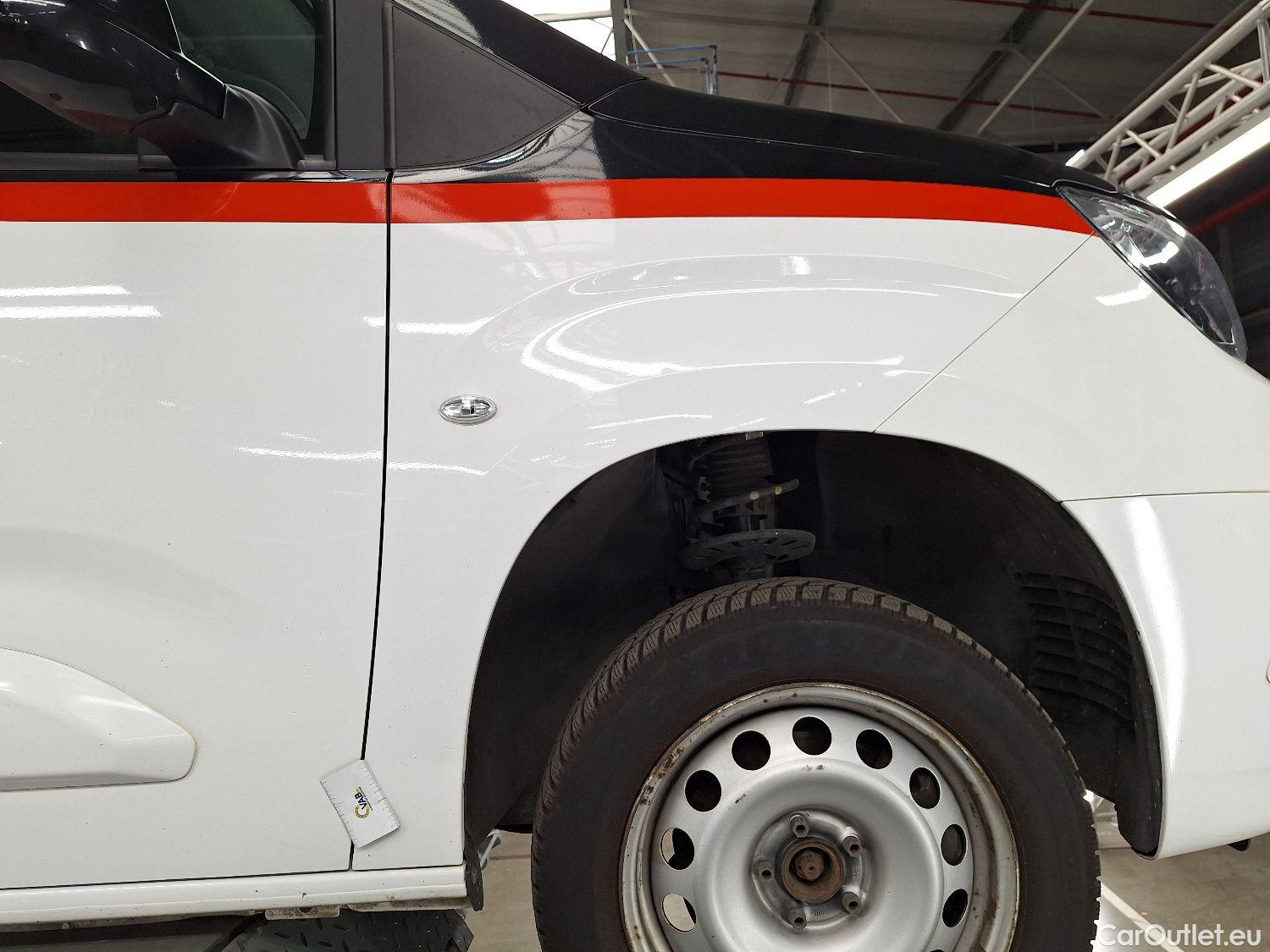  Opel  Combo Opel, _ '18, Opel  1.5 Turbo 96kW 2.3T L1H1 Edition 4d #4