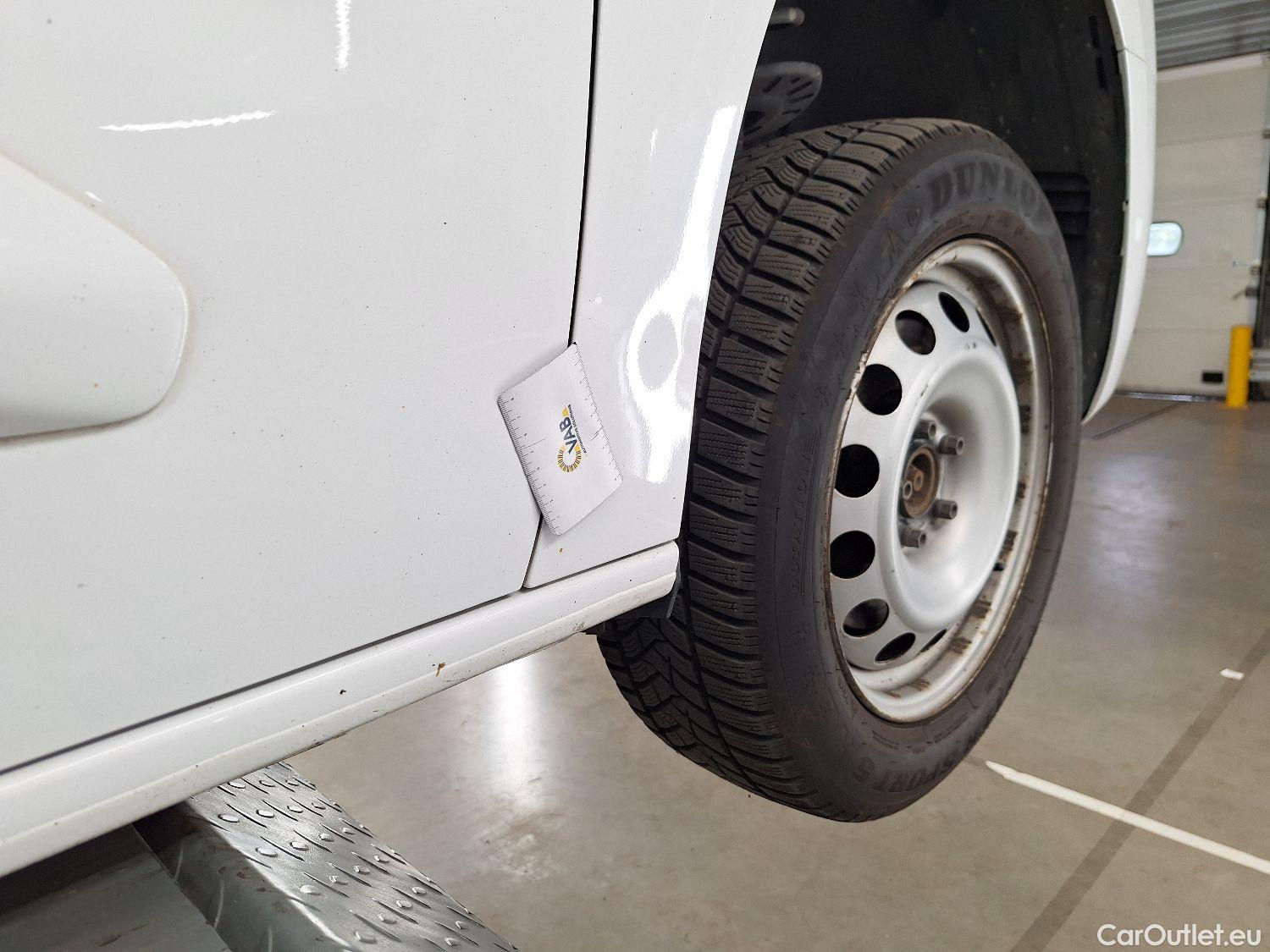  Opel  Combo Opel, _ '18, Opel  1.5 Turbo 96kW 2.3T L1H1 Edition 4d #3