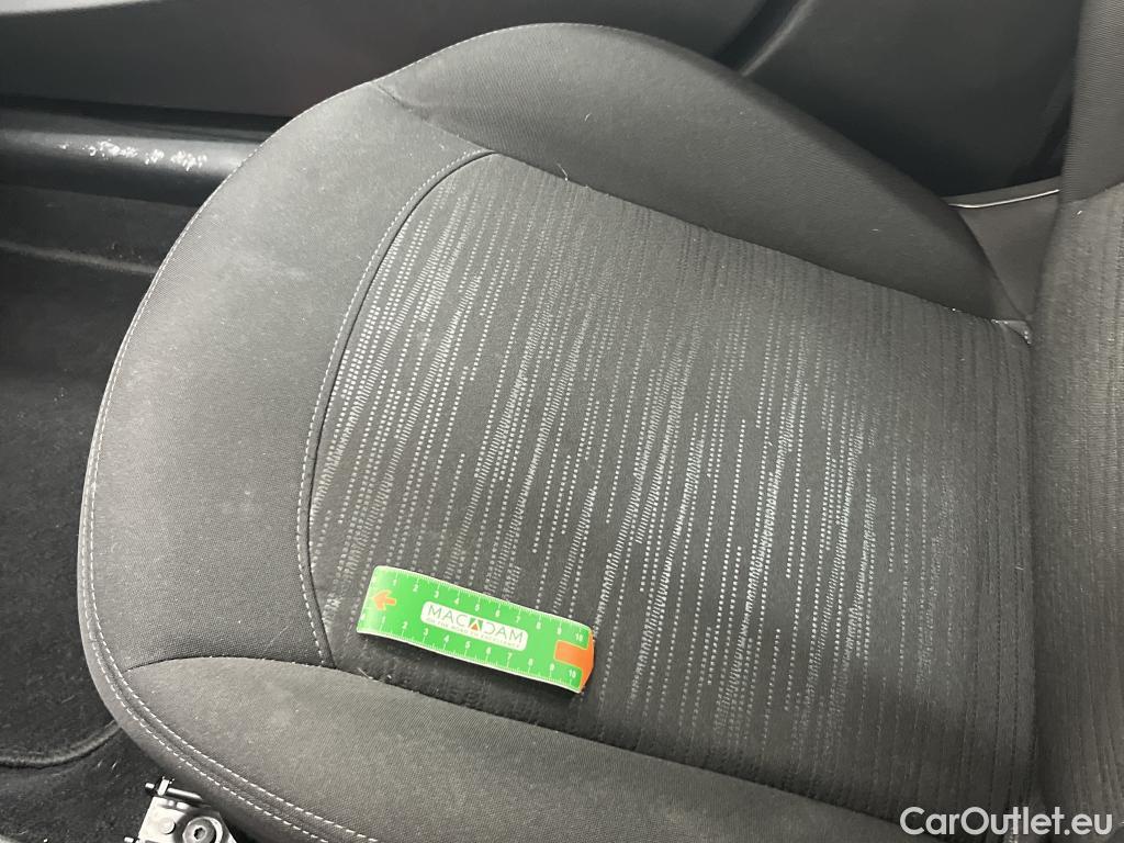  Peugeot  208 PEUGEOT  Affaire / 2015 / 5P / Berline BlueHDi 100 PREMIUM PACK #9