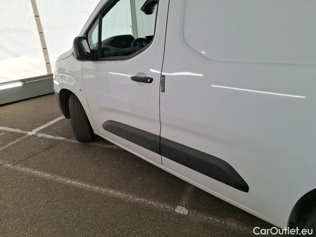  Peugeot  Partner PEUGEOT  / 2023 / 4P / Fourgonnette Taille M 650kg BlueHDi 100 S&S BVM6 #7