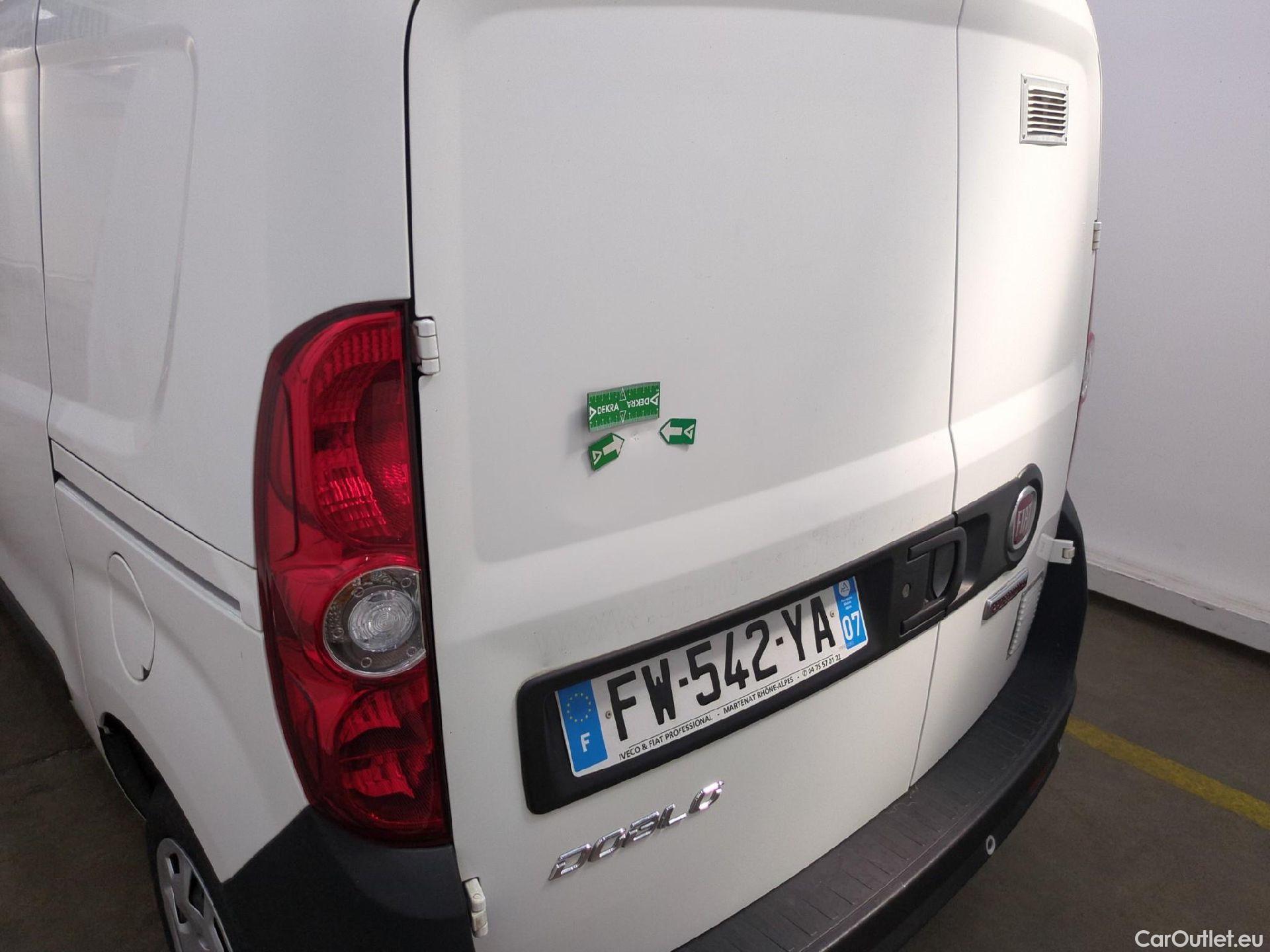  Fiat  Doblo FIAT Doblò Cargo / 2015 / 4P / Fourgonnette 1.6 Multijet 105 Business #32