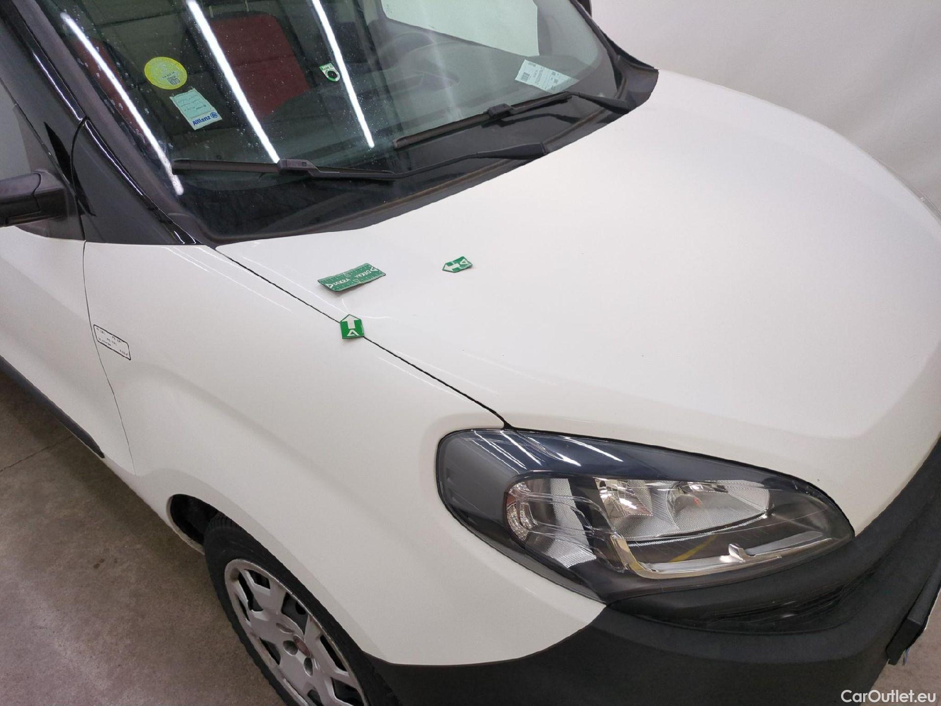  Fiat  Doblo FIAT Doblò Cargo / 2015 / 4P / Fourgonnette 1.6 Multijet 105 Business #16