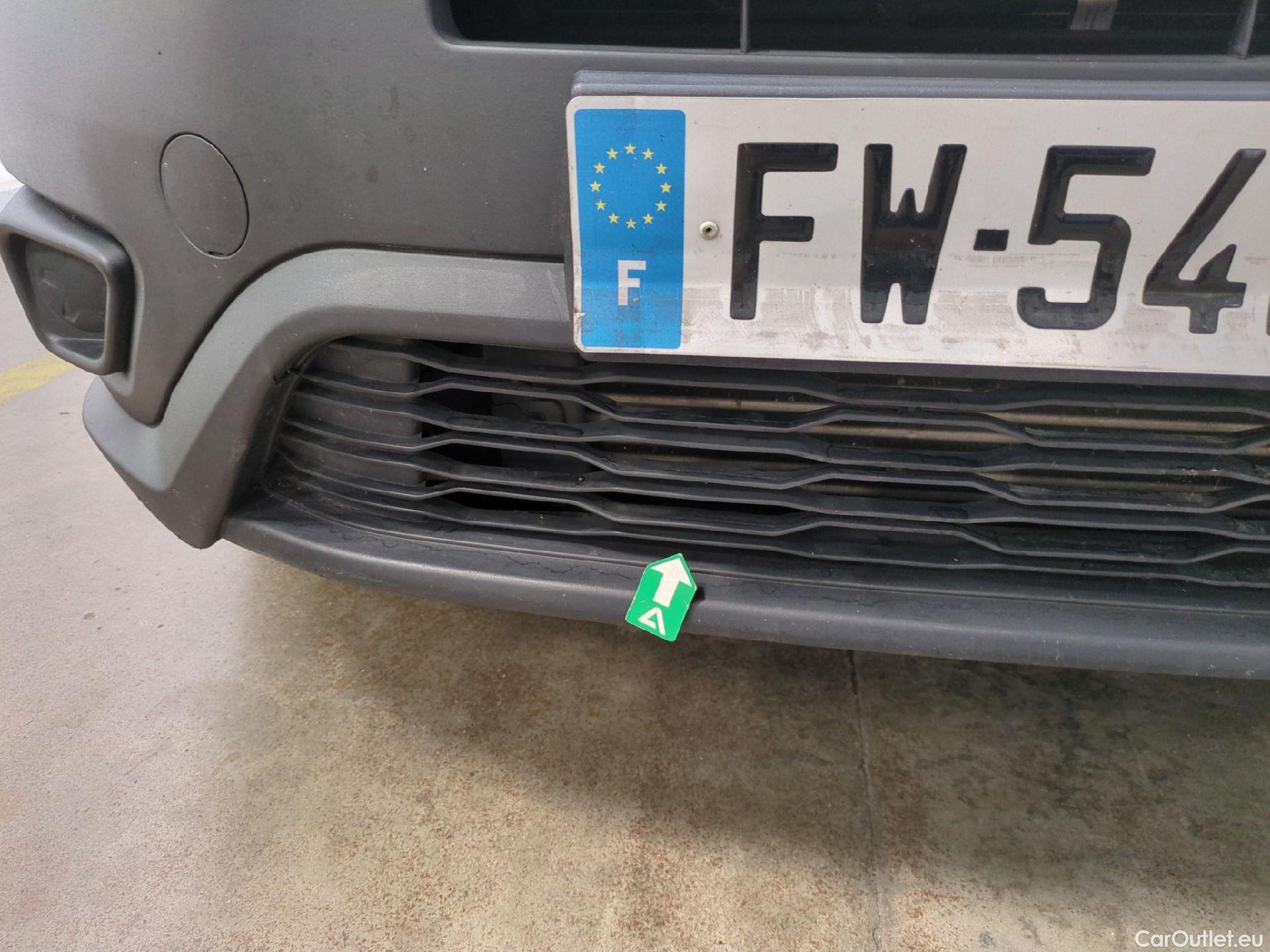  Fiat  Doblo FIAT Doblò Cargo / 2015 / 4P / Fourgonnette 1.6 Multijet 105 Business #20