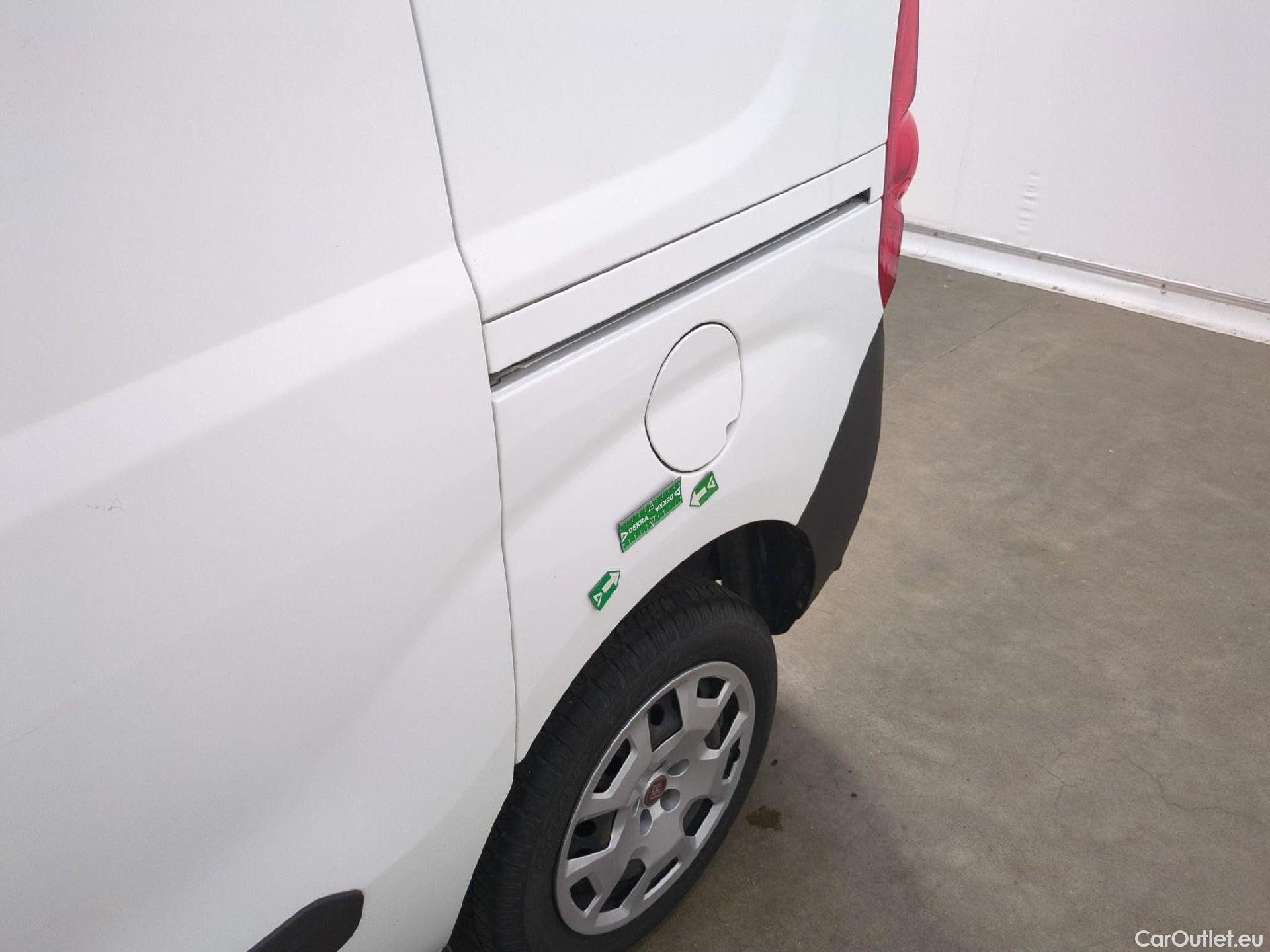  Fiat  Doblo FIAT Doblò Cargo / 2015 / 4P / Fourgonnette 1.6 Multijet 105 Business #26