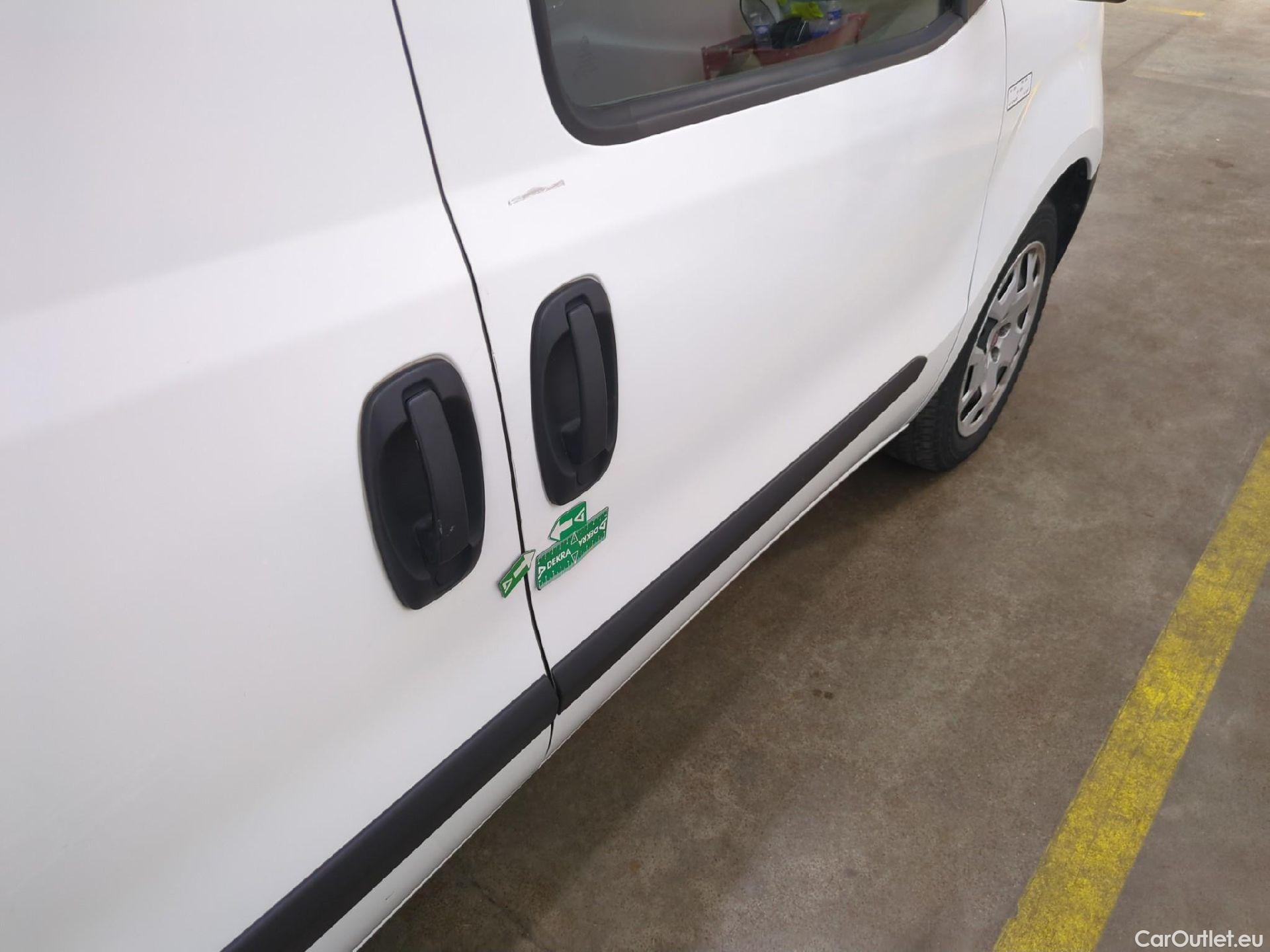  Fiat  Doblo FIAT Doblò Cargo / 2015 / 4P / Fourgonnette 1.6 Multijet 105 Business #13