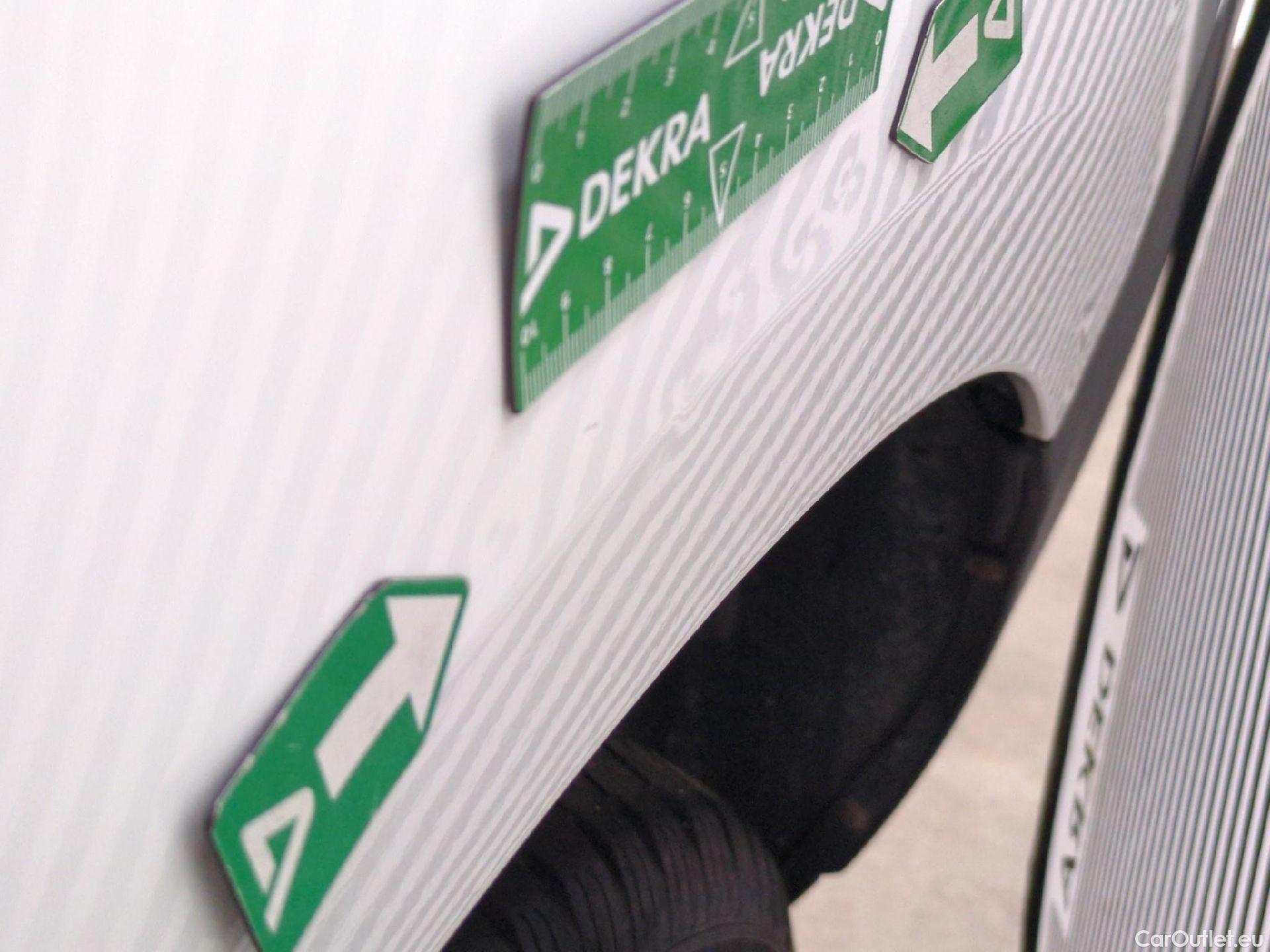  Fiat  Doblo FIAT Doblò Cargo / 2015 / 4P / Fourgonnette 1.6 Multijet 105 Business #25