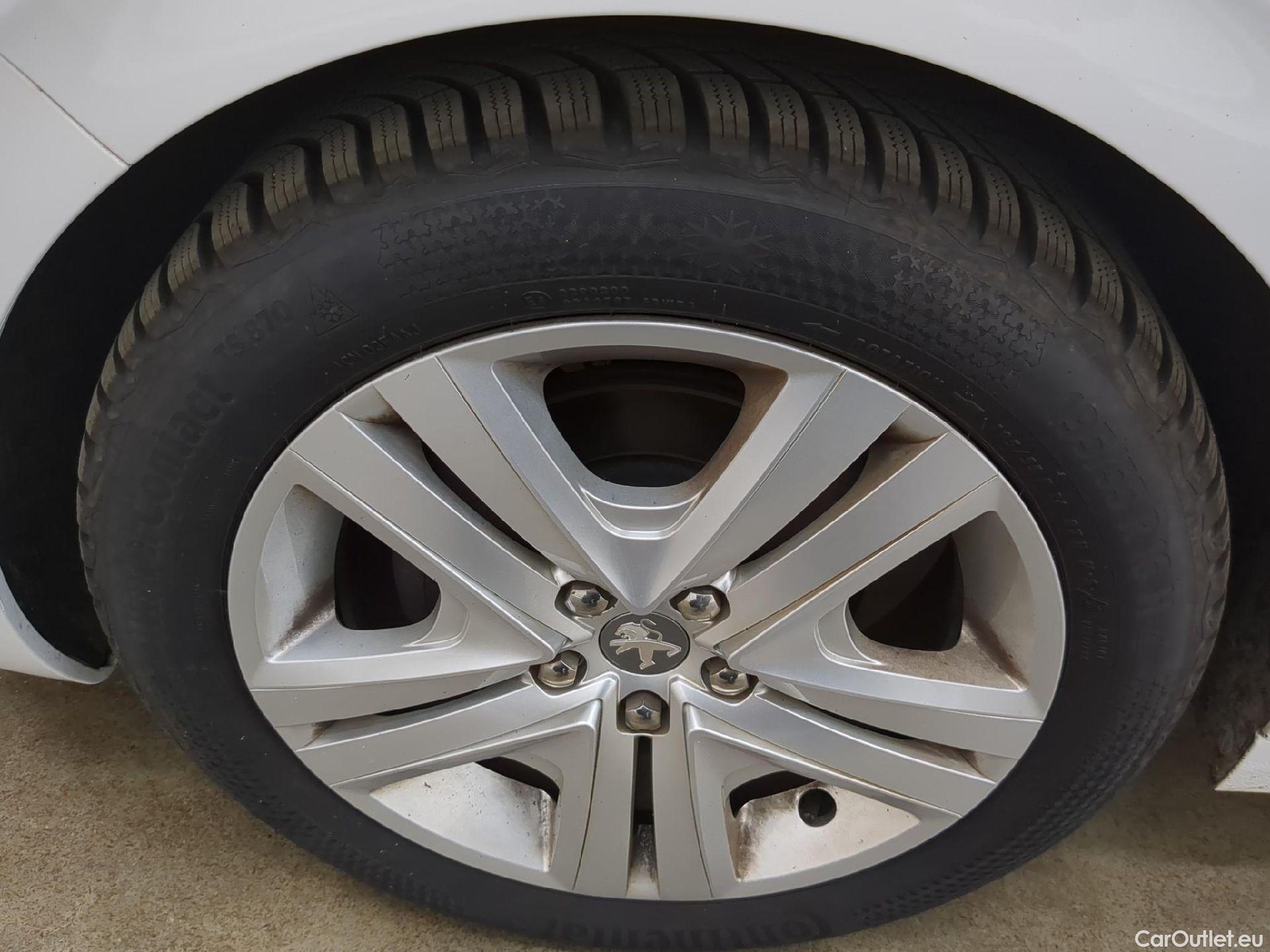  Peugeot  208  Allure Business 1.2 PureTech 110CV BVM5 E6 #6