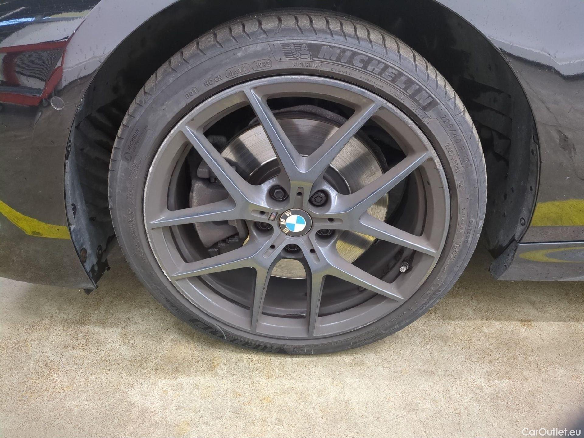  Bmw  Serie 2 BMW Série 2 Gran Coupé / 2019 / 4P / Berline 220D AUTO M Sport #2