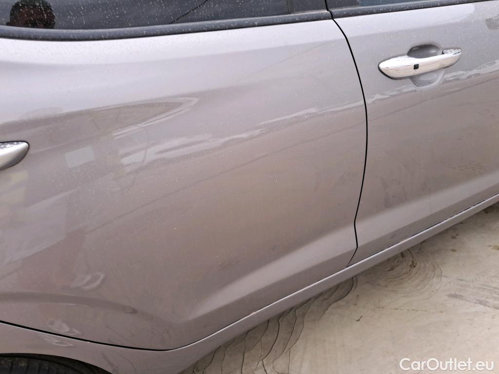  Hyundai  i10 HYUNDAI  / 2020 / 5P / berlina con portón 1.2 Tecno 2C #9