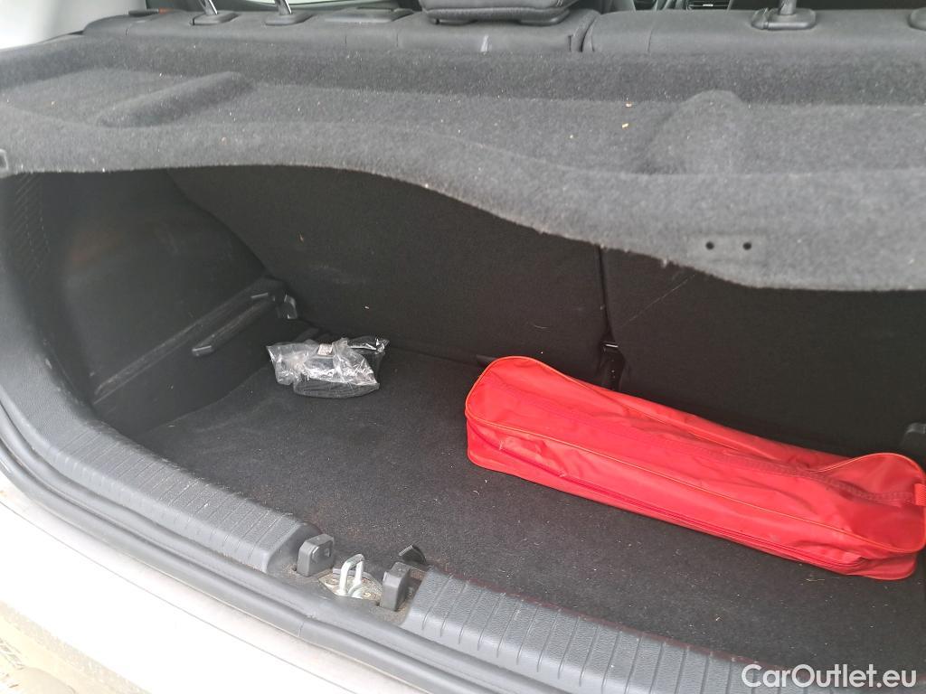  Hyundai  i10 HYUNDAI  / 2020 / 5P / berlina con portón 1.2 Tecno 2C #15