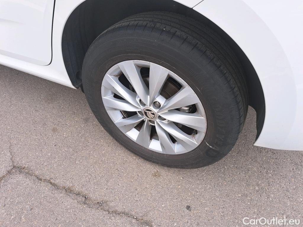  Skoda  KAMIQ SKODA  1.0 TSI 81kW (110CV) DSG Ambition #3