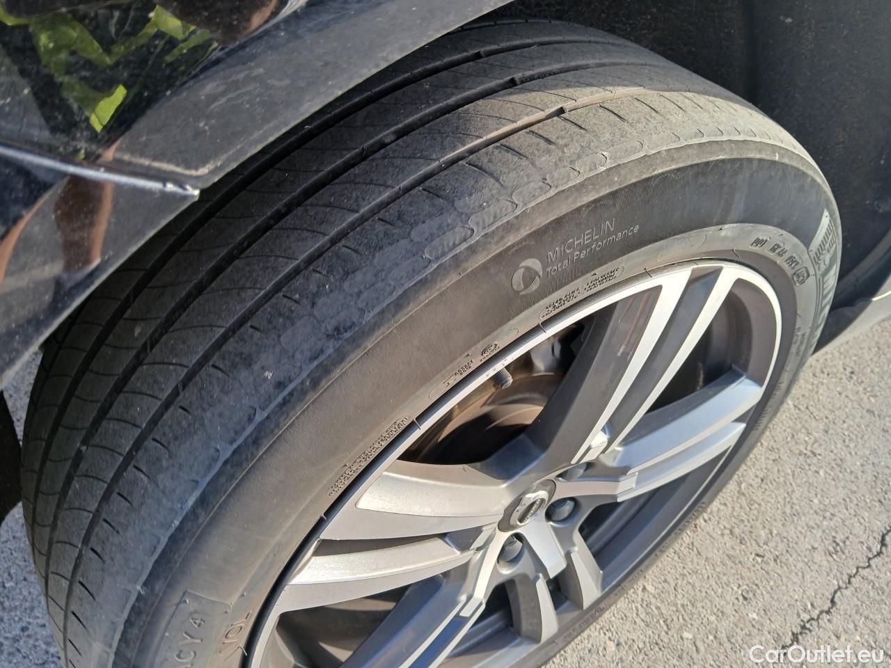  Volvo  XC60 VOLVO  / 2017 / 5P / todoterreno 2.0 T6 AWD Recharge Inscription Auto #4