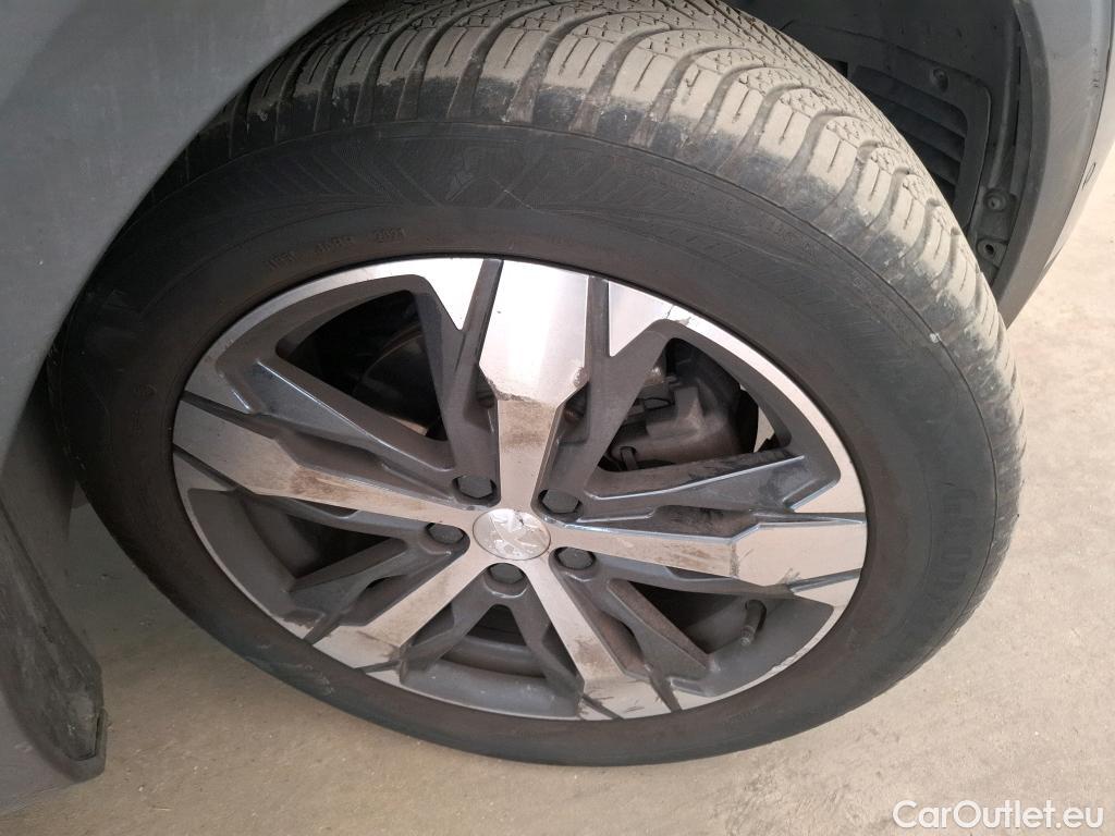  Peugeot  3008  Allure Pack 1.2 PureTech 130CV BVA8 E6d #2
