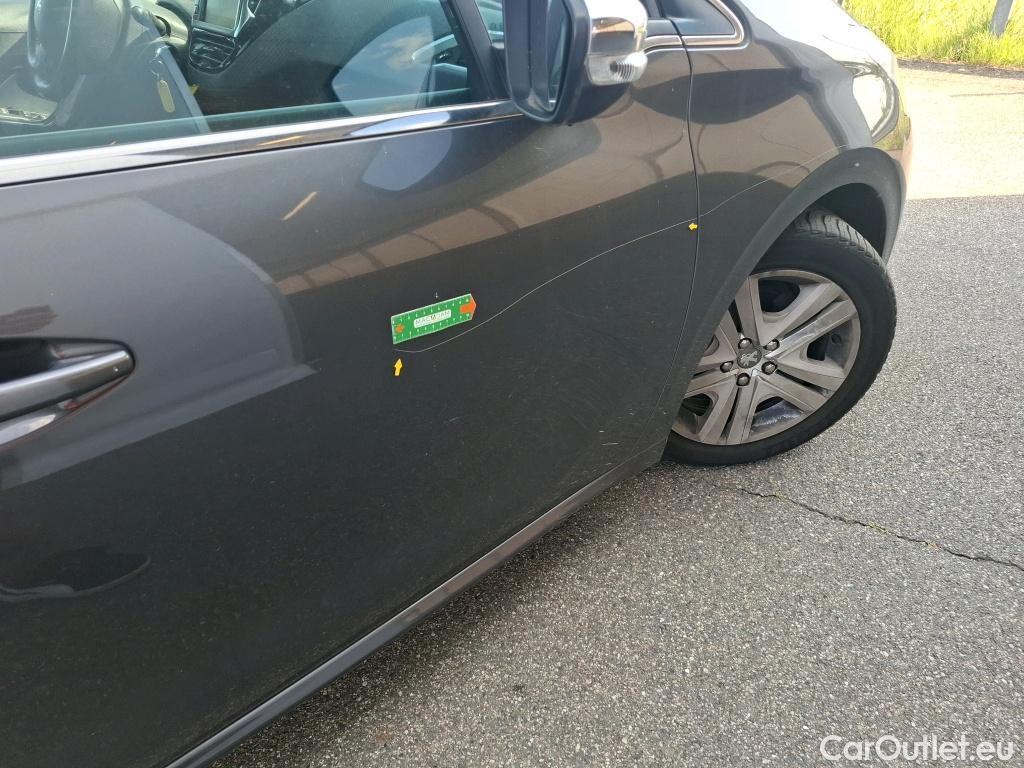  Peugeot  208 PEUGEOT  / 2015 / 5P / Berline &BLUEHDI 100 S&S ALLURE BUSINESS #3