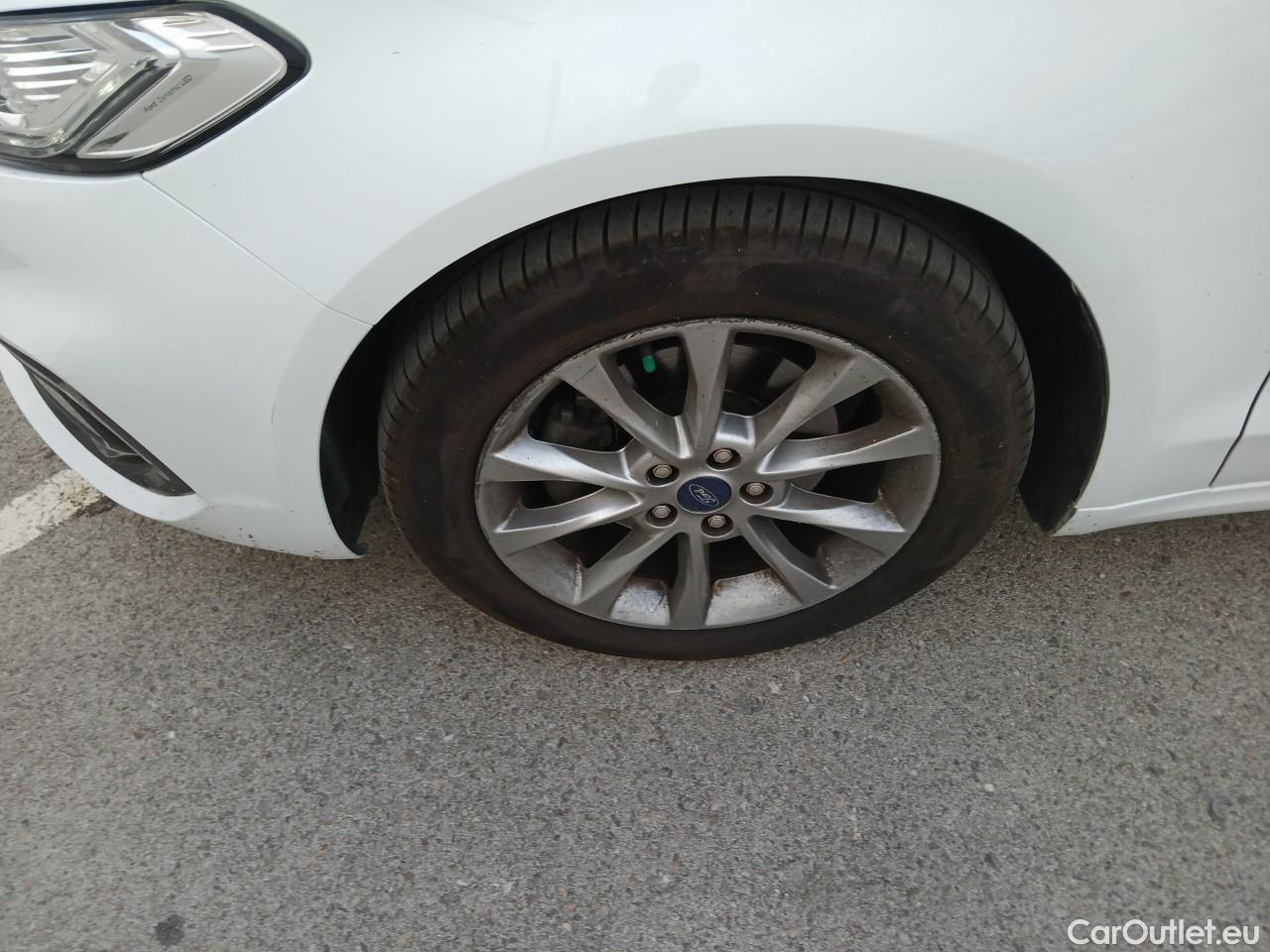  Ford  Mondeo FORD  / 2014 / 5P / berlina con portón 2.0 TDCi 110kW (150CV) Titanium 235 #5
