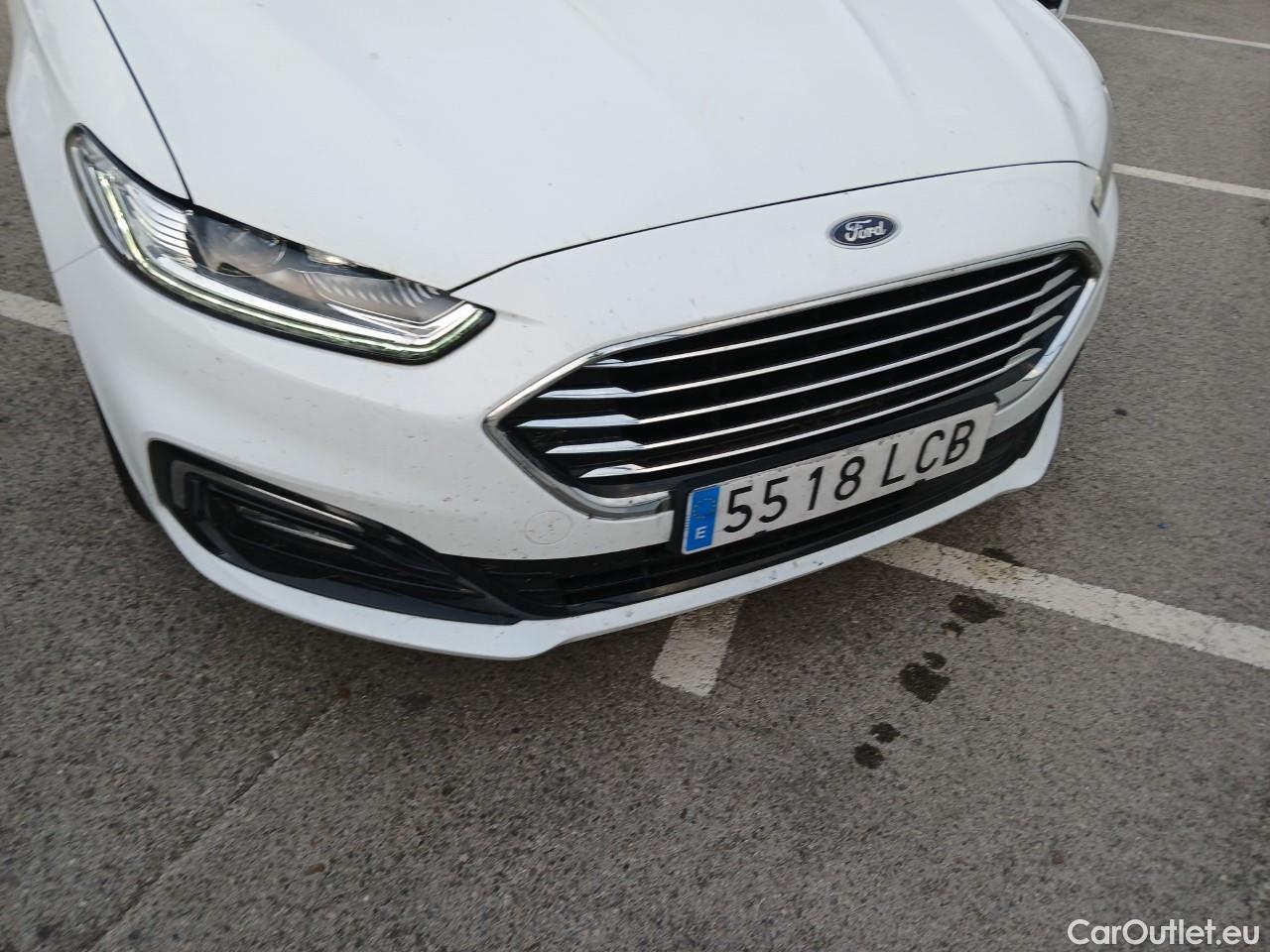  Ford  Mondeo FORD  / 2014 / 5P / berlina con portón 2.0 TDCi 110kW (150CV) Titanium 235 #4
