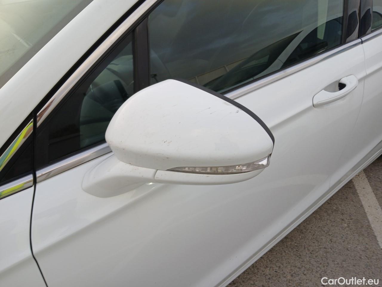  Ford  Mondeo FORD  / 2014 / 5P / berlina con portón 2.0 TDCi 110kW (150CV) Titanium 235 #7