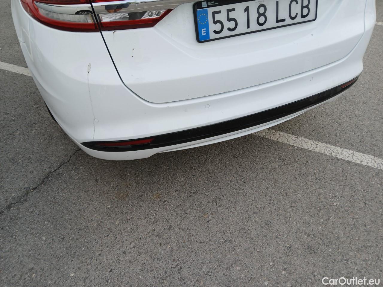  Ford  Mondeo FORD  / 2014 / 5P / berlina con portón 2.0 TDCi 110kW (150CV) Titanium 235 #9
