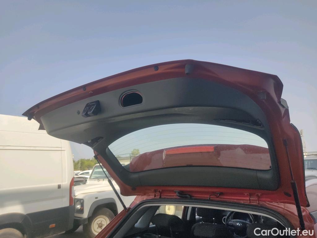  Hyundai  Konna HYUNDAI Kona / 2017 / 5P / todoterreno 1.6 GDI HEV Klass DCT #3