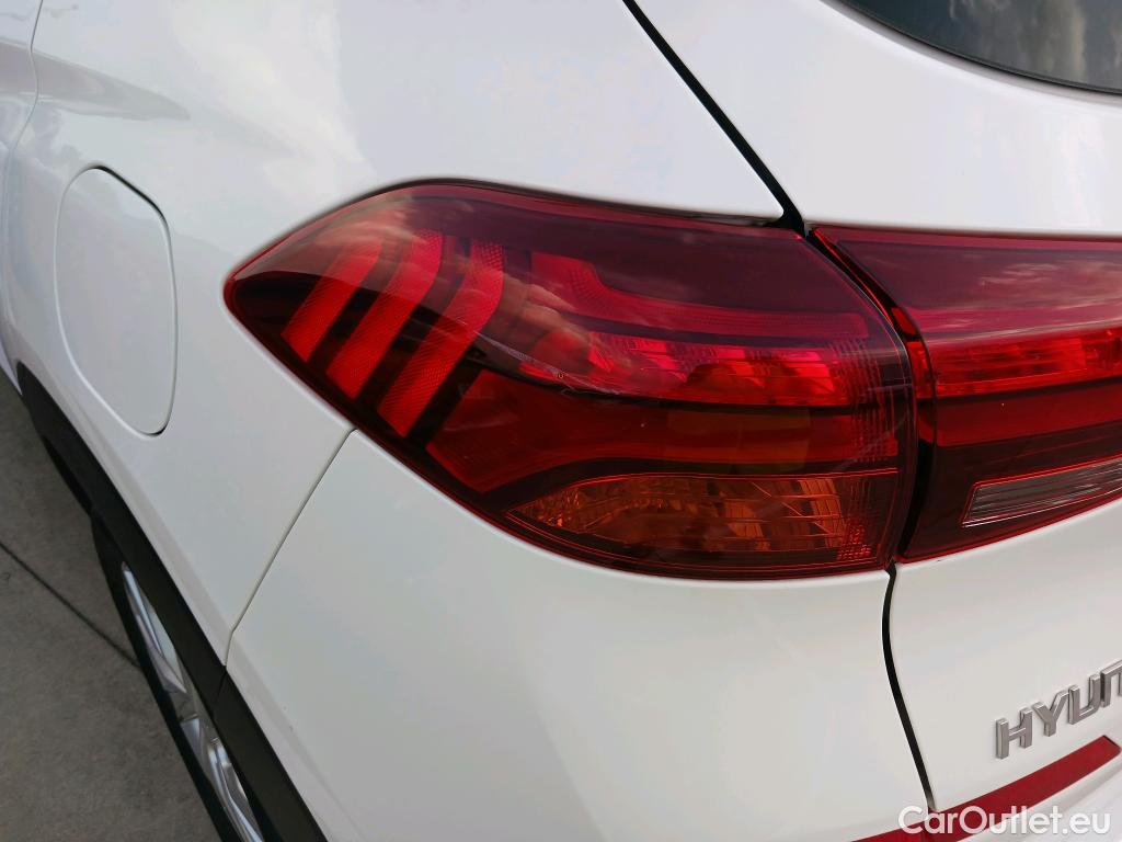  Hyundai  Tucson HYUNDAI  / 2018 / 5P / todoterreno 1.6 CRDI 85kW (116CV) 48V SLE Sky 4X2(SL)(SP) #15