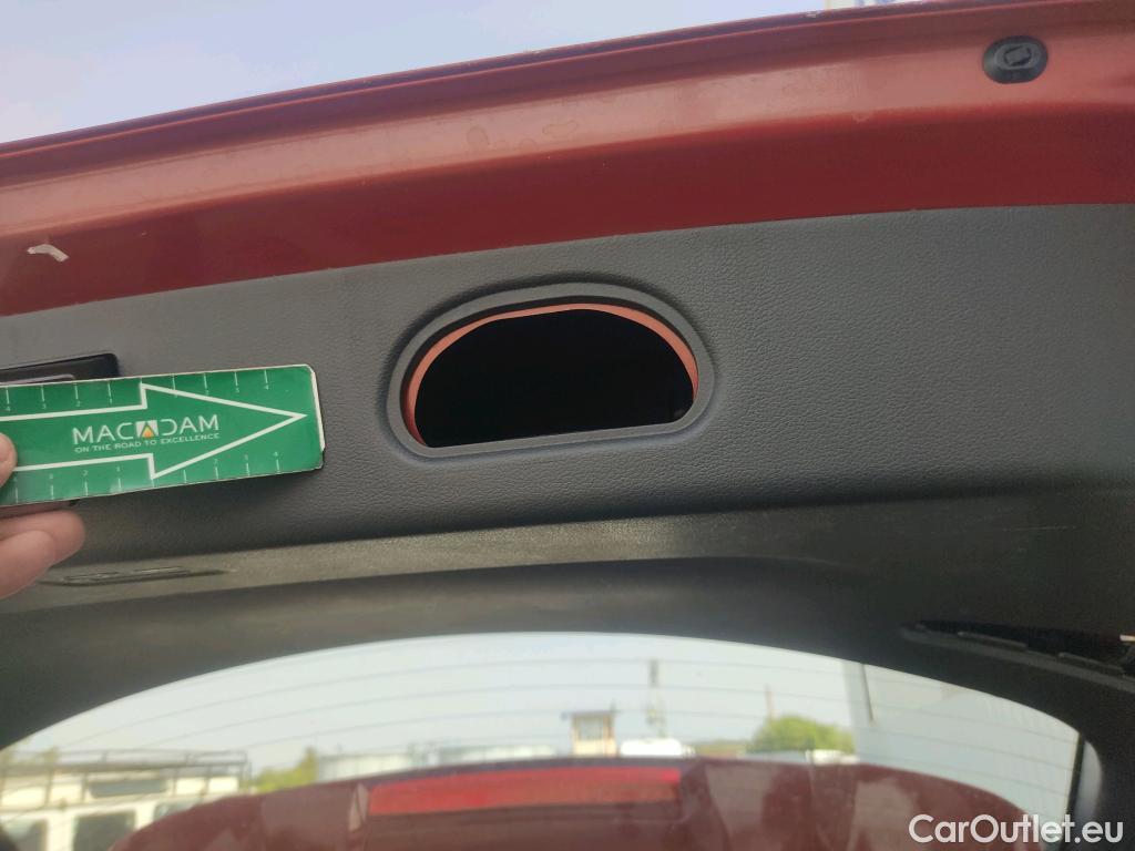  Hyundai  Konna HYUNDAI Kona / 2017 / 5P / todoterreno 1.6 GDI HEV Klass DCT #4