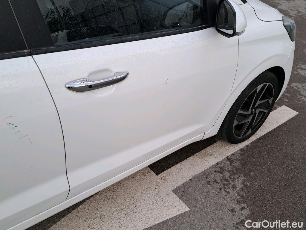  Hyundai  i10 HYUNDAI  / 2020 / 5P / berlina con portón 1.0 Tecno #5