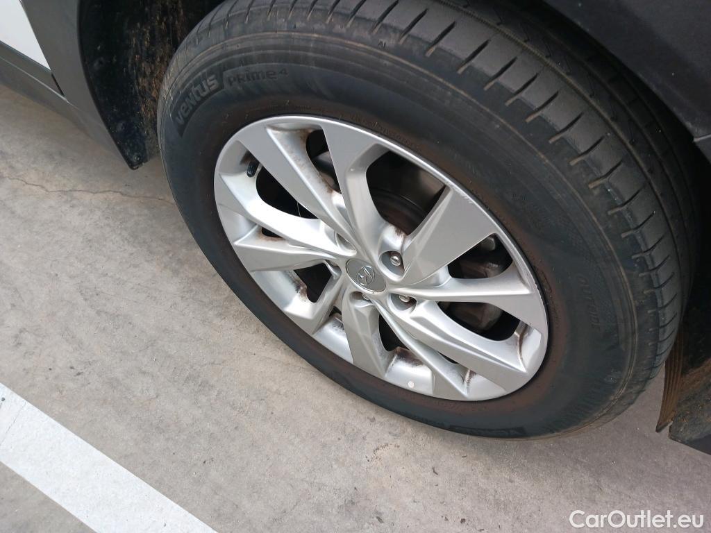  Hyundai  Tucson HYUNDAI  / 2018 / 5P / todoterreno 1.6 CRDI 85kW (116CV) 48V SLE Sky 4X2(SL)(SP) #17