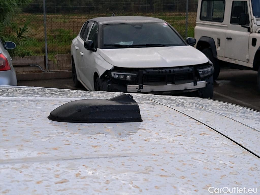  Hyundai  i10 HYUNDAI  / 2020 / 5P / berlina con portón 1.0 Tecno #23