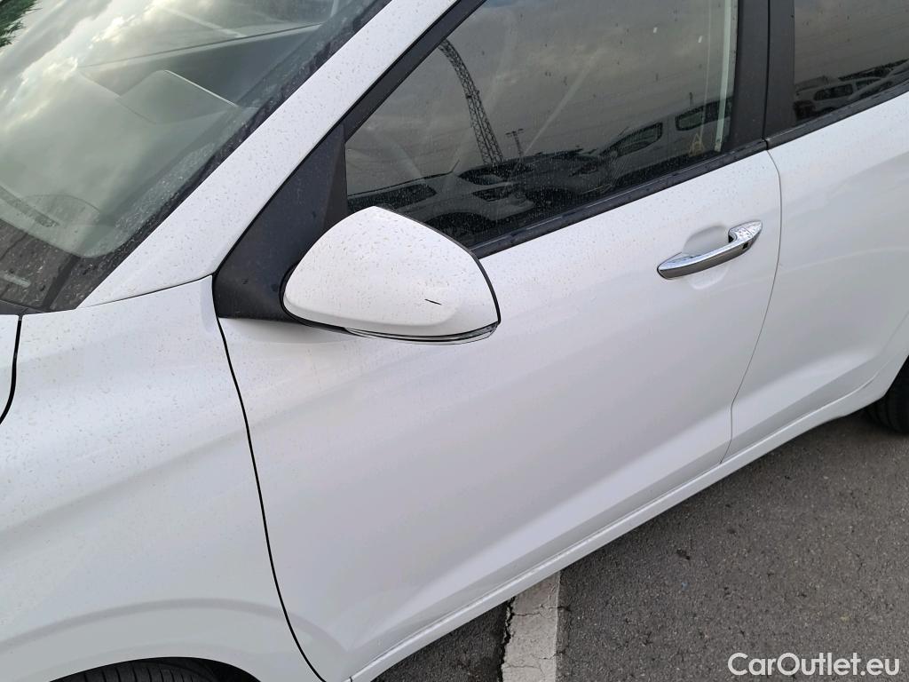  Hyundai  i10 HYUNDAI  / 2020 / 5P / berlina con portón 1.0 Tecno #18