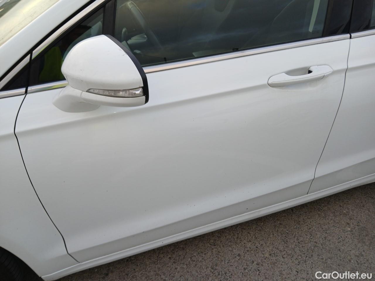  Ford  Mondeo FORD  / 2014 / 5P / berlina con portón 2.0 TDCi 110kW (150CV) Titanium 235 #8