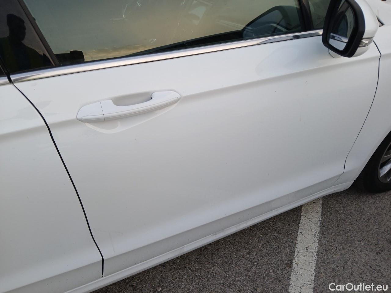  Ford  Mondeo FORD  / 2014 / 5P / berlina con portón 2.0 TDCi 110kW (150CV) Titanium 235 #13